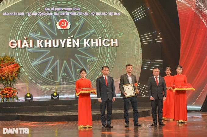 74 tac pham duoc trao Giai Bua liem vang lan thu VII-Hinh-2