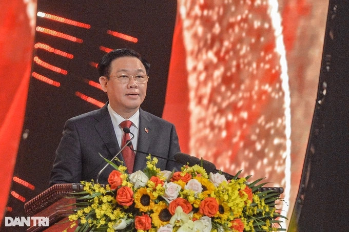 74 tac pham duoc trao Giai Bua liem vang lan thu VII