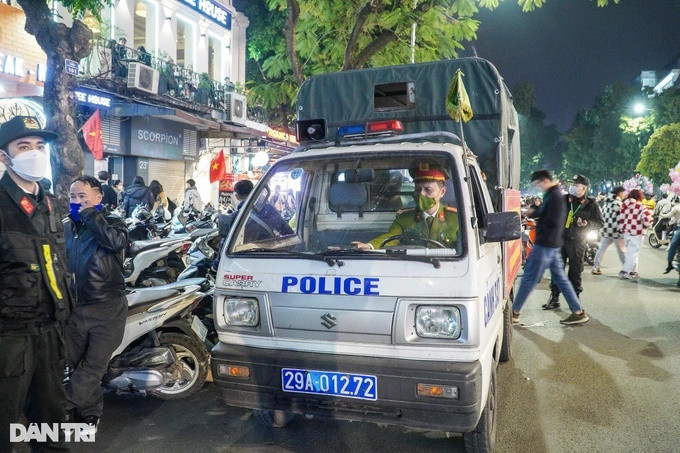 Ha Noi: Trong giu xe 