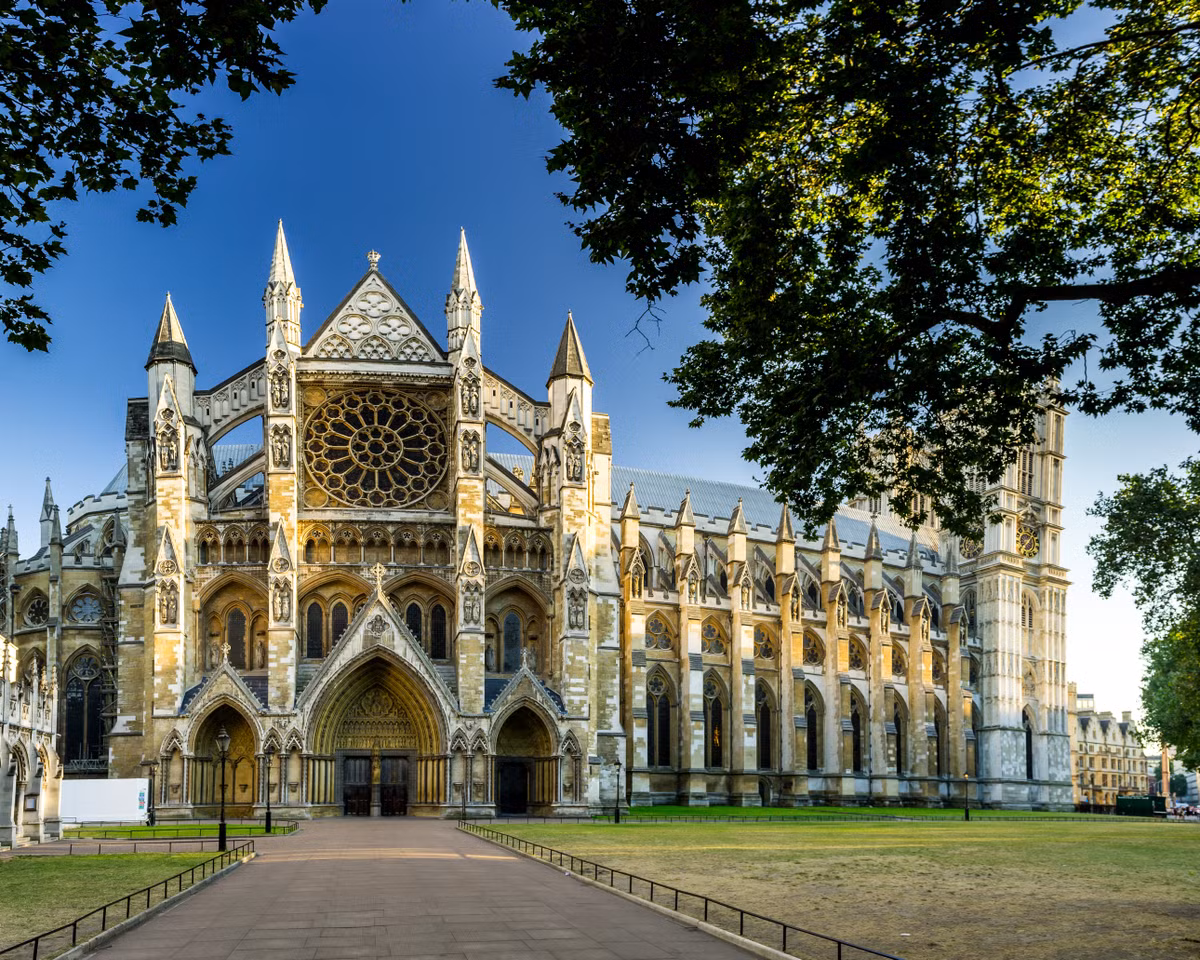 Kham pha noi to chuc le dang quang Vua Charles III-Hinh-2