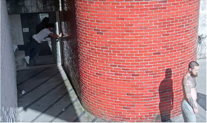 Tù nhân Mỹ leo tường vượt ngục nhanh như “người nhện” Tu nhan My leo tuong vuot nguc nhanh nhu “nguoi nhen”