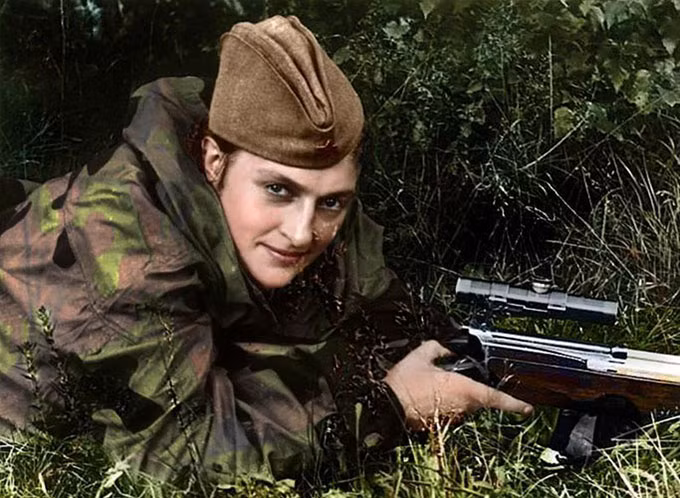 Lyudmila Pavlichenko từng là nỗi ám ảnh của phát xít Đức và được quân đội của Hitler đặt biệt danh “Quý bà chết chóc”.