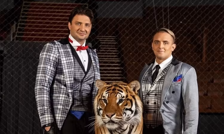 Cach don nam moi “khong giong ai” cua gioi nha giau the gioi-Hinh-2