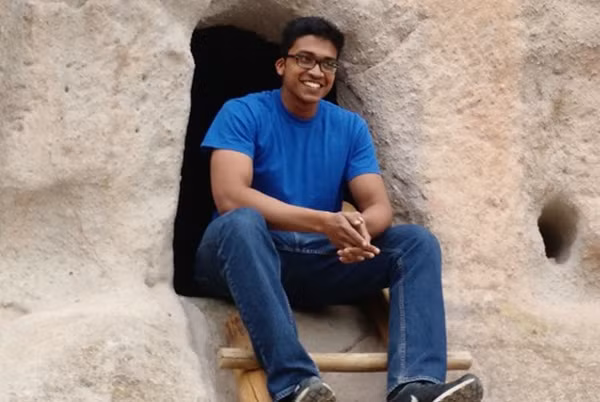 Nhat duoc 1,4 ty giau trong toilet, nhan vien ve sinh doi doi