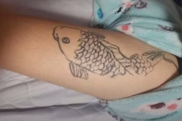 Thieu nien 16 tuoi bi bat giam vi ep ban hoc xam hinh