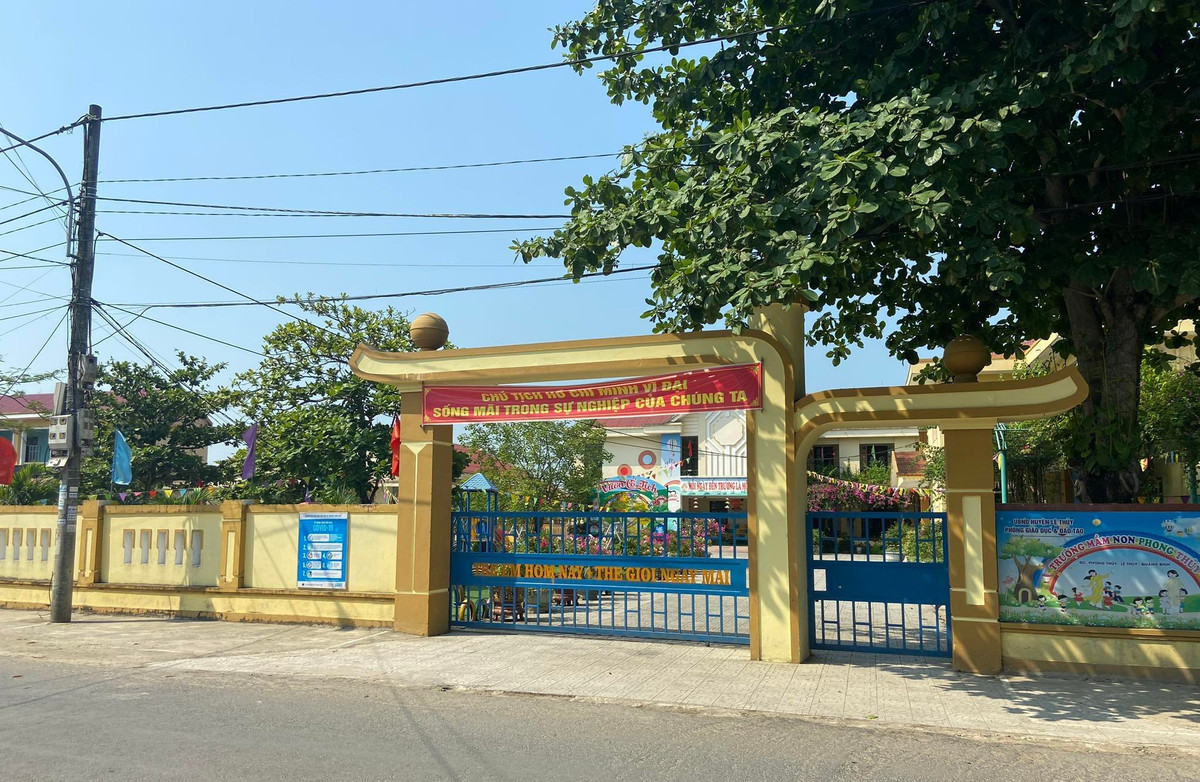 Kinh hãi đỉa ngoe nguẩy trong bình nước ở trường mầm non - Hình 2 Kinh hai dia ngoe nguay trong binh nuoc o truong mam non-Hinh-2