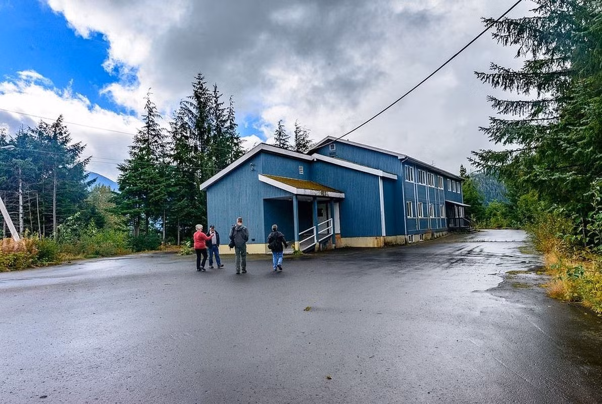 Thi tran bo hoang o Canada luon sang den dem du khong nguoi o-Hinh-4