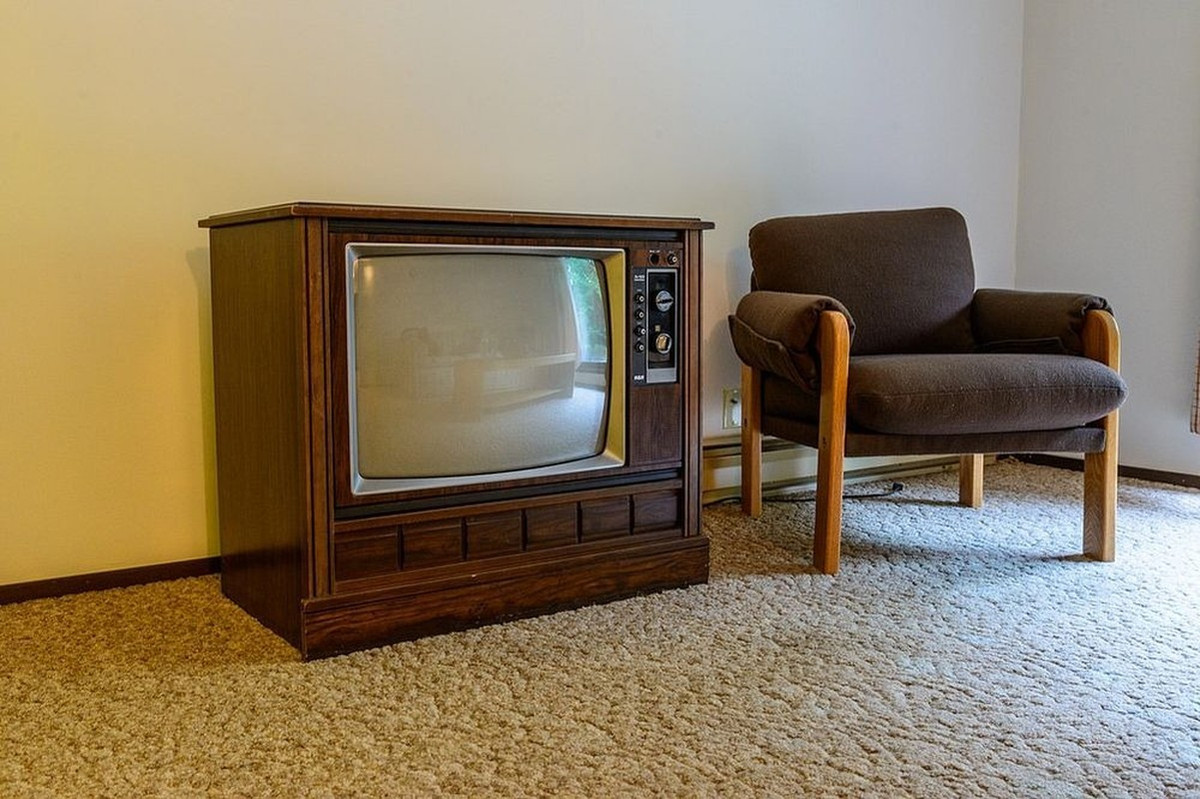 Thế nhưng, khi thị trường molybdenum bị giảm sút trầm trọng, người dân dần rời bỏ thị trấn Kitsault để đến nơi khác bắt đầu cuộc sống mới.