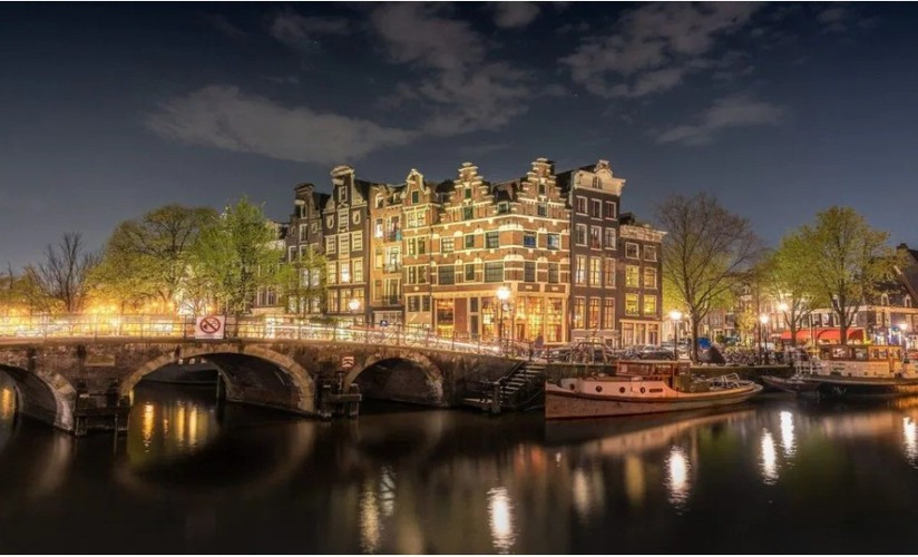 Thành phố Amsterdam có hơn 1.200 cây cầu: Những cây cầu tuyệt đẹp của Amsterdam là một biểu tượng của thành phố. Có 1.281 cây cầu ở Amsterdam kết nối 165 kênh đào của thành phố.