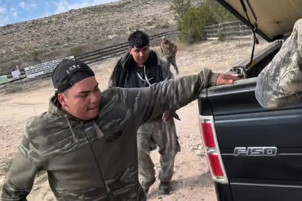 Nhóm buôn người Mỹ bị cảnh sát bắt vì lên mạng “khoe chiến tích“ Nhom buon nguoi My bi canh sat bat vi len mang “khoe chien tich“