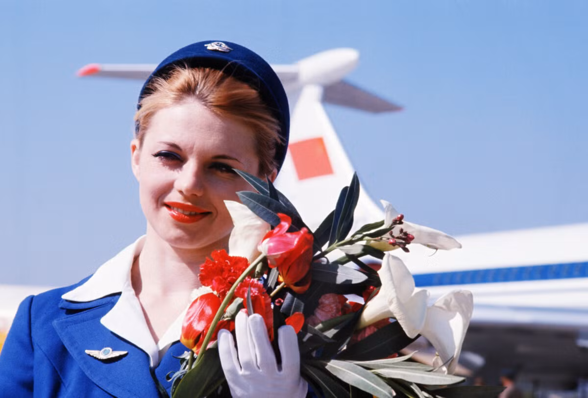 Dong phuc tiep vien hang khong cua Lien Xo thay doi ra sao?-Hinh-5