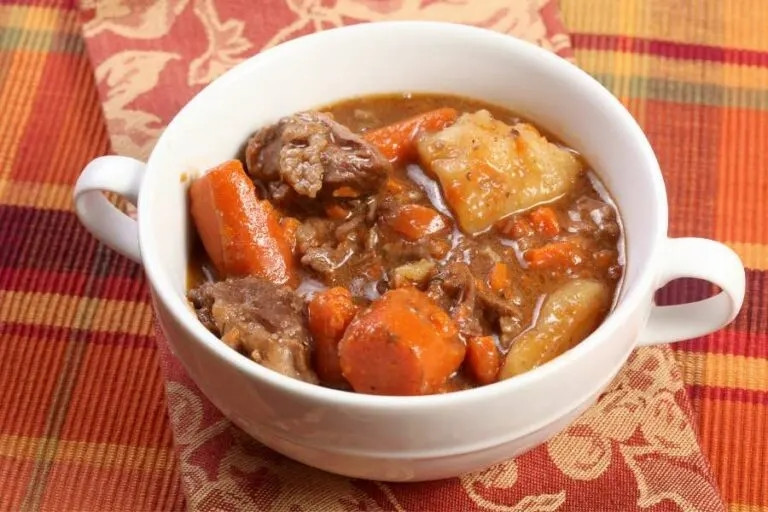 Djerma là một món ăn quốc gia của Niger. Đây là món hầm hỗn hợp thịt gà, hành tây, tỏi, cỏ xạ hương, cà rốt, bột cà ri, bơ đậu phộng và các viên nước dùng. Một số người dân địa phương còn thêm cà chua để trông hấp dẫn hơn.