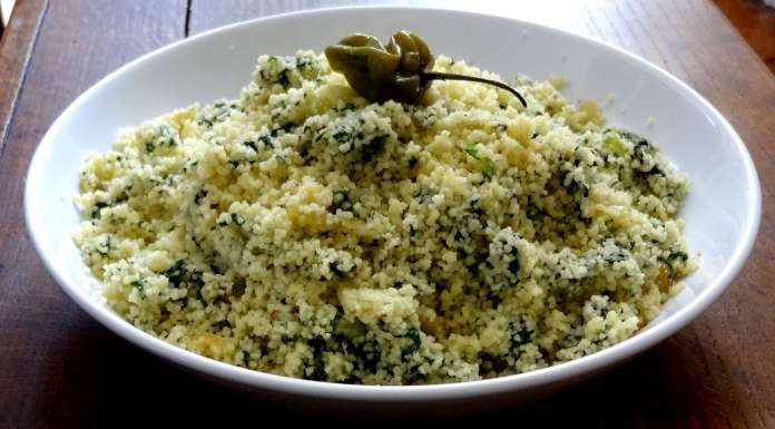 Món Dambou là một món ăn nổi tiếng của miền tây nam Nigeria được chế biến bằng ngũ cốc (như bột gạo hoặc bột báng lúa mì cứng mịn hoặc hạt kê, lúa mì hoặc ngô) và lá chùm ngây. Ngũ cốc được hấp trong khoảng 20 đến 30 phút, sau đó cho lá chùm ngây đã đun sôi vào. Sau đó, thêm hành, ớt, muối, nước dùng, đậu phộng, dầu thực vật.