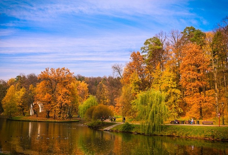 Khoảng thời gian từ cuối tháng 9-11 hàng năm ở Nga, tiết trời se se lạnh vô cùng dễ chịu.