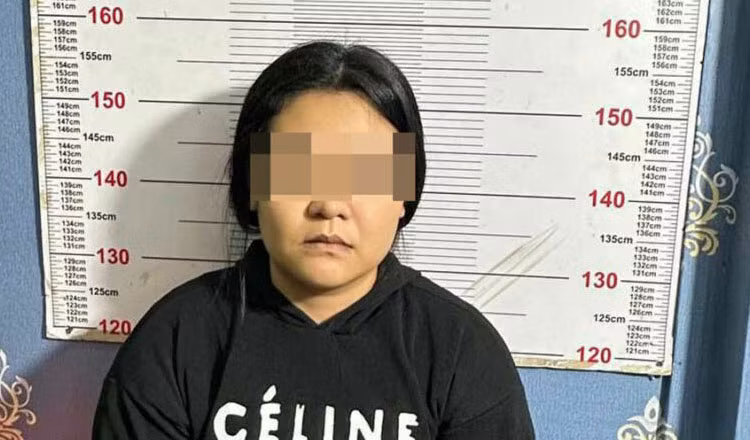 Co gai Thai bi ban trai lua mang 3kg ma tuy qua san bay