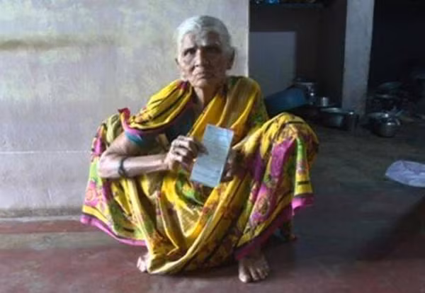 Nhan hoa don tien dien gan 30 trieu, cu ba An Do soc nang