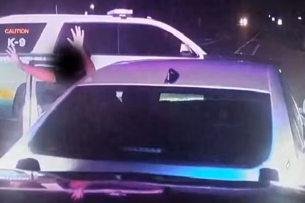 Gian me, cau be 10 tuoi trom o-to lai di hon 320km