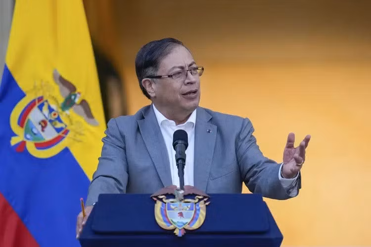 Tong thong Colombia rut tuyen bo tim thay 4 tre song sot trong rung