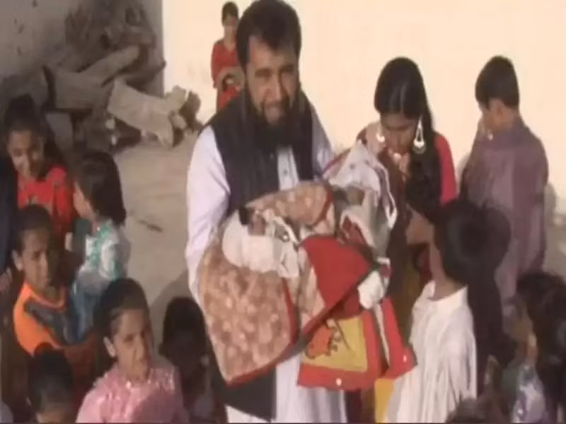 “Bac si” Pakistan vua don dua con thu 60, van muon de them