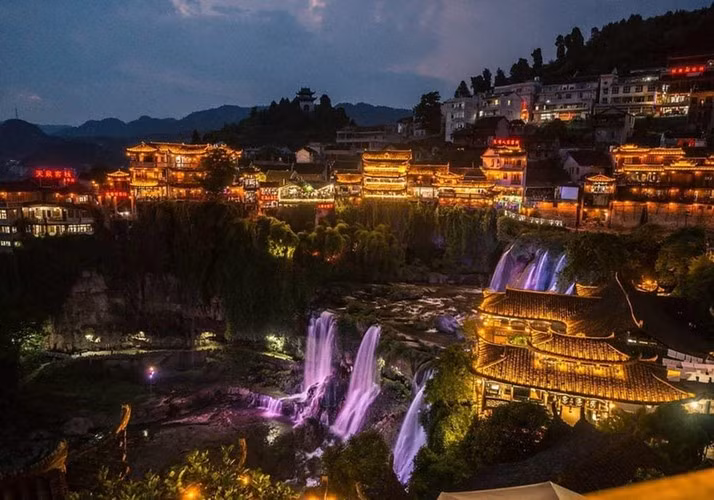 Khung canh tho mong cua tran co lau doi chenh venh ben thac nuoc-Hinh-6