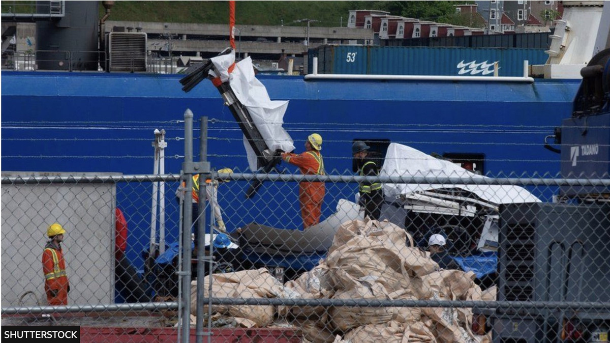 Tàu lặn Titan thuộc sở hữu của Công ty OceanGate Expeditions. Trang web của công ty này từng quảng cáo các chuyến lặn thám hiểm đáy biển không thua gì những chuyến du hành không gian.