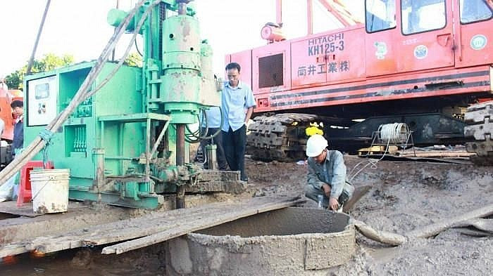 Thong tin moi nhat vu be trai o Dong Thap: Ben nao tra kinh phi giai cuu?