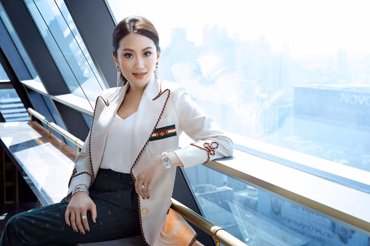 Đảng Pheu Thai dẫn trước với 6,45% số phiếu hợp lệ được kiểm lúc 8h33 tối 14/5, theo sau là đảng Move Forward, theo kết quả kiểm đếm sơ bộ. Ứng viên thủ tướng của Pheu Thai là bà Paetongtarn Shinawatra, con gái út của cựu Thủ tướng Thaksin Shinawatra.