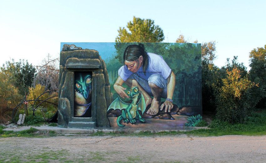 Chỉ sử dụng bình xịt và cây lăn sơn, người nghệ sĩ tài ba có thể biến bức tường bê tông nhạt nhẽo thành một tác phẩm nghệ thuật tuyệt đẹp.