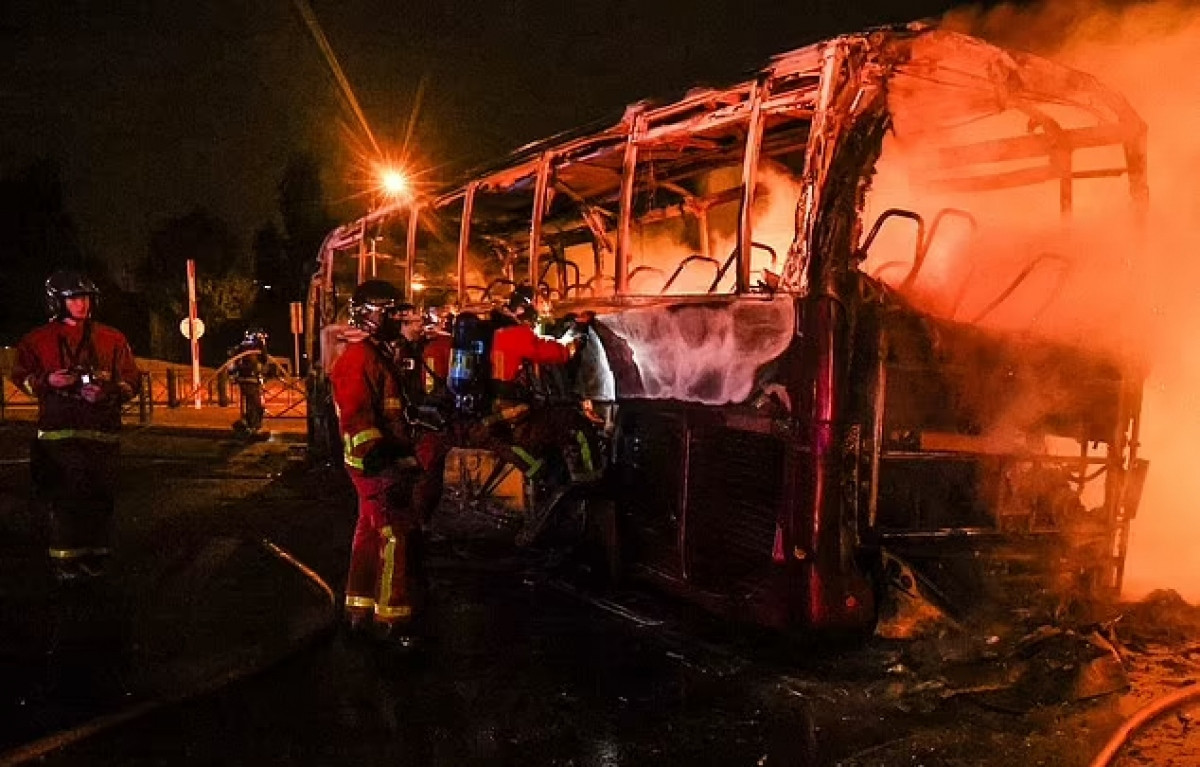 Sự yên tĩnh tương đối sau 5 đêm bạo loạn nặng nề đã mang lại một chút nhẹ nhõm cho chính quyền Tổng thống Emmanuel Macron trong cuộc chiến giành lại quyền kiểm soát tình hình, chỉ vài tháng sau các cuộc biểu tình lan rộng do cải cách hưu trí. Ảnh: EPA.