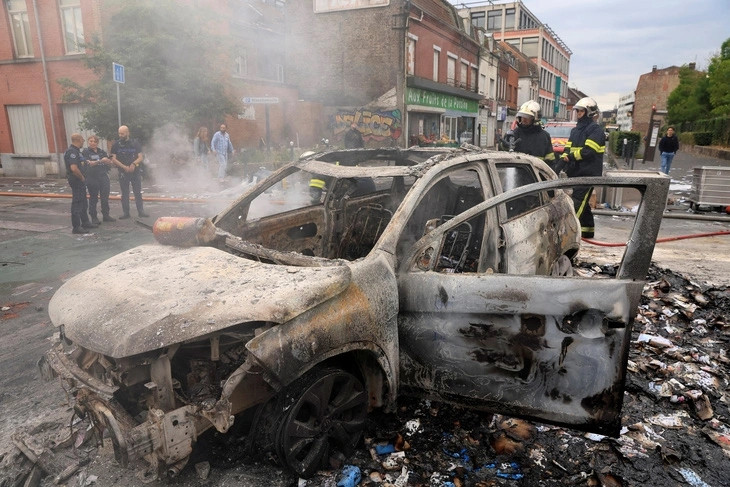 Theo Hãng tin Reuters, tình trạng căng thẳng trên đường phố của Pháp dường như đã giảm bớt, khi ít người bị bắt giữ hơn trong đêm thứ 6. Ảnh: Reuters.