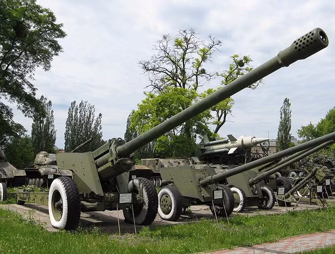 Khi dùng để bắn trực diện vào xe tăng, tầm bắn của pháo lúc này chỉ còn 1,14km, nhưng nếu trúng quả đạn này, xe tăng sẽ bị loại khỏi vòng chiến ngay lập tức.