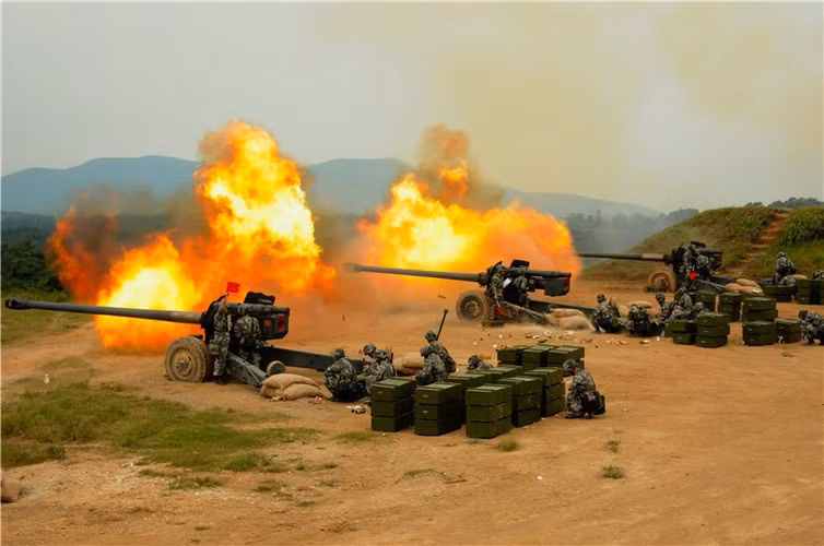 Lựu pháo M-46 130mm có trọng lượng lên tới 7,7 tấn, chiều dài 11,73m, chiều rộng 2,45m.