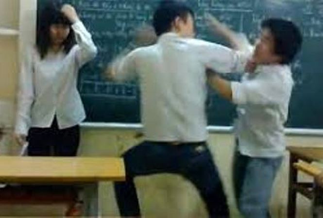 Xu phat giao vien bang tien: Gay tam ly chan nan, uc che?