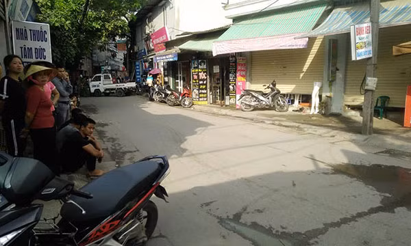 Ha Noi: Sau tieng no lon, cua hang gas boc chay ngun ngut-Hinh-2