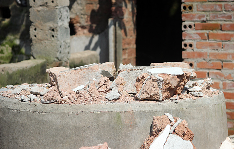 Chủ tịch UBND xã Tản Linh nói thêm: “Xã đã tổng hợp tất cả các trường hợp ngoài bán kính 500m và đề nghị với thành phố rồi nhưng bây giờ chưa có trả lời gì để thu hồi nốt chỗ đấy cả”.