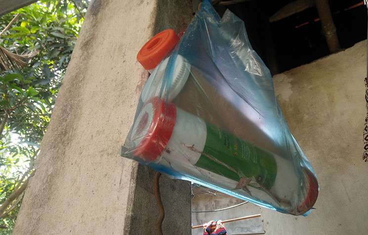 Dù gia đình tìm có mua thiết bị lọc nước về để lọc nhưng không ăn thua.