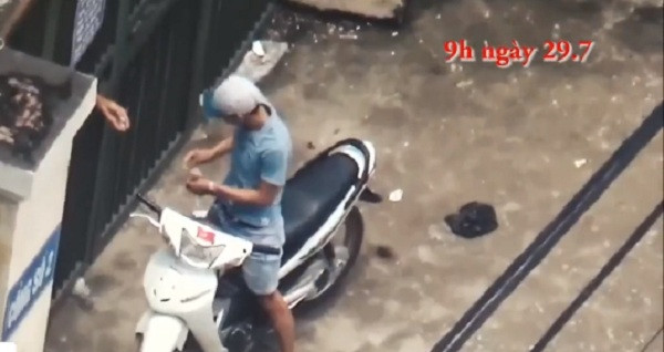 Giam doc BV 09 noi gi ve “o mua ban ma tuy” truoc cong vien?-Hinh-2