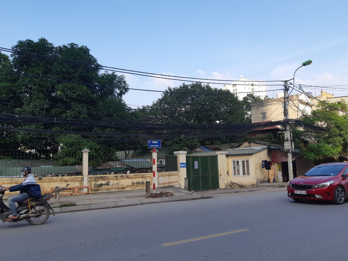 Giam doc BV 09 noi gi ve “o mua ban ma tuy” truoc cong vien?-Hinh-3