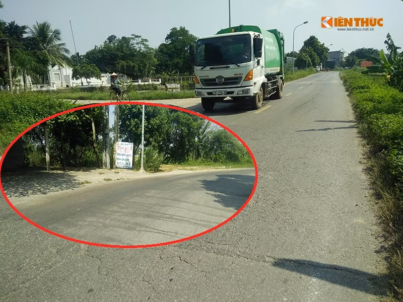 Vu Urenco 6 xa nuoc thai ra ho: Dan keu kho, chu tich xa noi khong!-Hinh-3