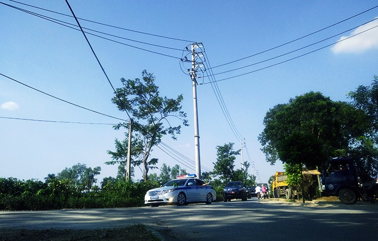 Chiều cùng ngày, các lực lượng chức năng làm nhiệm vụ xung quanh khu vực an nghỉ của nguyên Tổng Bí thư Đỗ Mười đến kiểm tra nhằm đảm bảo tang lễ được diễn ra an toàn, trang nghiêm.