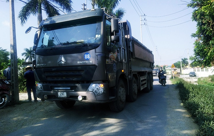 Ghi nhận của PV Kiến Thức, chiều ngày 4/10, sau khi có thông báo về tổ chức tang lễ nguyên Tổng Bí thư Đỗ Mười, công tác chuẩn bị tại nơi an nghỉ của nguyên Tổng Bí thư Đỗ Mười tại Khu Ma Vang, thôn 1, xã Đông Mỹ khẩn trương hơn.