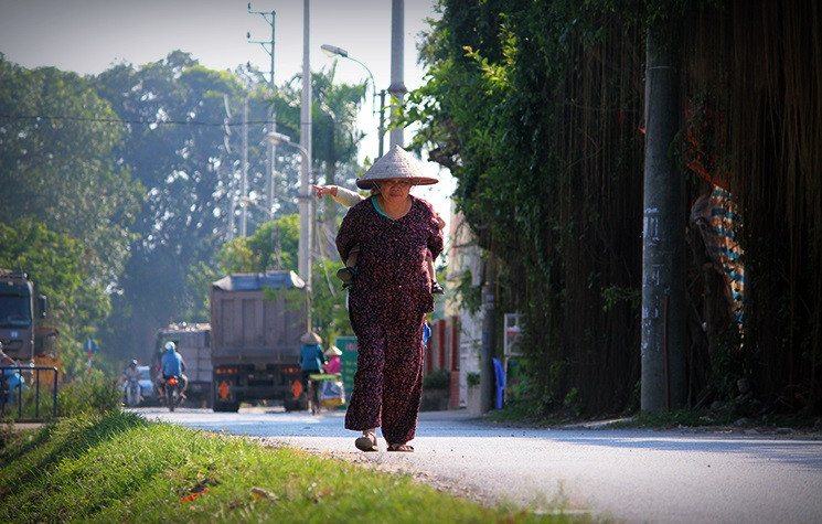 Người dân xã Đông Mỹ thêm ấm lòng hơn khi được đón nguyên Tổng Bí thư Đỗ Mười về với đất mẹ.