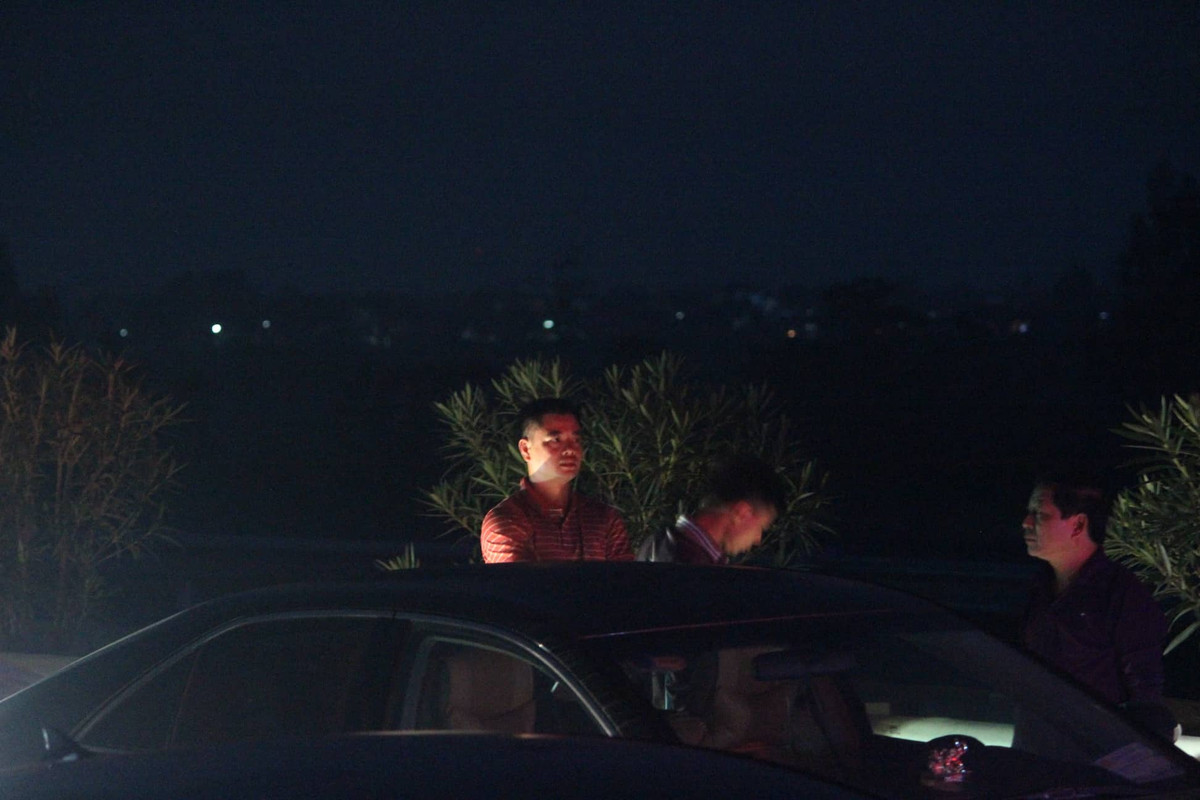 Vụ tai nạn xảy ra vào chiều cuối tuần khi nhiều người trên đường đi chơi về đã khiến tình trạng tắc nghẽn nghiêm trọng hơn các ngày thường.