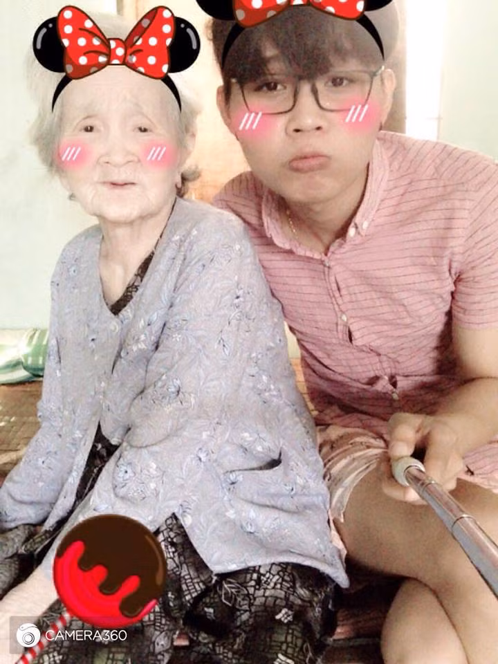 Bang hoang chau trai ba ngoai “xi tin” qua doi-Hinh-4