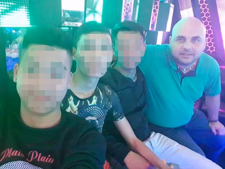 Dem trang lan theo dau vet “quy” au dam ngoai quoc-Hinh-5