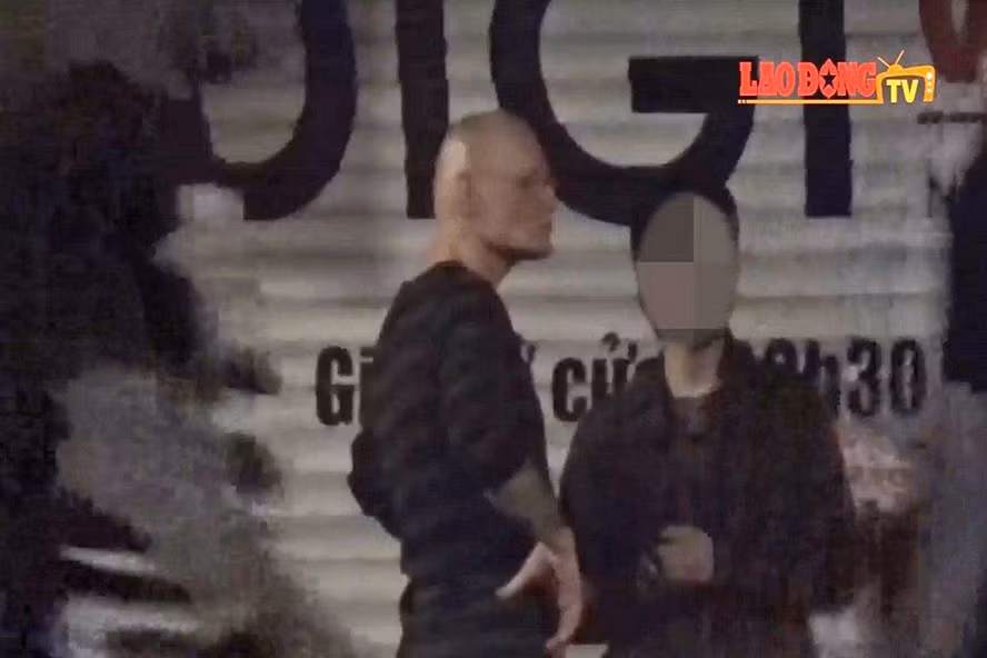 Dem trang lan theo dau vet “quy” au dam ngoai quoc