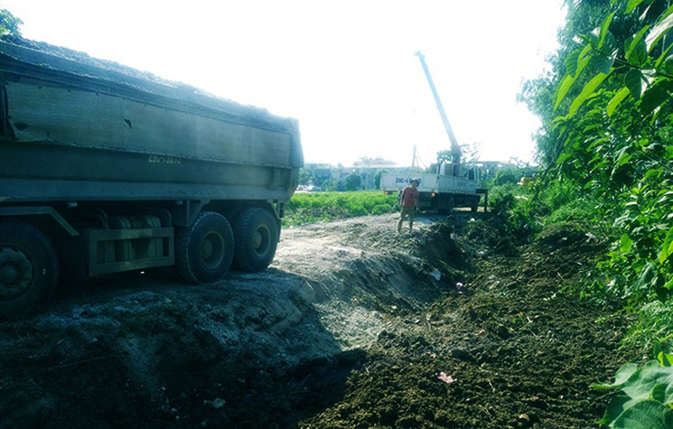 Đơn vị gấp rút thi công con đường dẫn vào khu mộ.