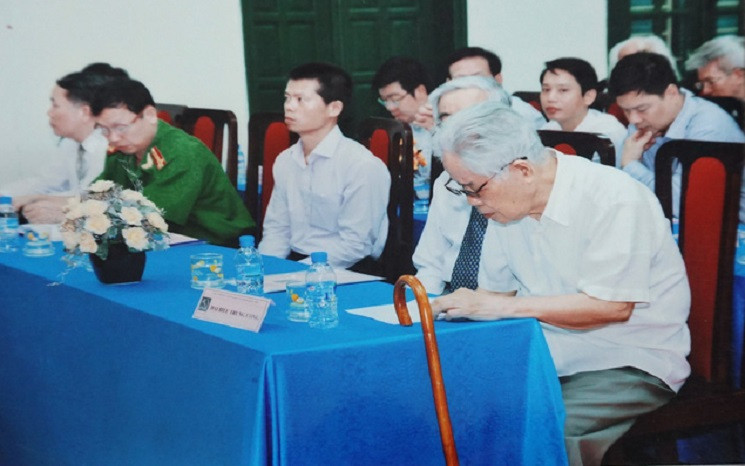 Nguyên Tổng Bí thư Đỗ Mười dự "Lễ kỷ niệm 85 năm thành lập Chi bộ Đông Phù tại xã Đông Mỹ" vào ngày 15/5/2015.