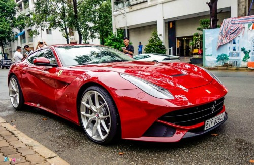 Được biết, chiếc Ferrari 488 GTB được nam ca sĩ Tuấn Hưng mua từ TP HCM mang ra Hà Nội vào khoảng tháng 9/2017. Chiếc Ferrari 488 GTB có giá khoảng 16 tỷ đồng.