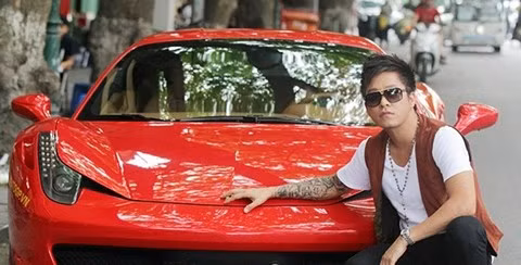 Chiếc siêu xe Ferrari trước khi gặp tai nạn.